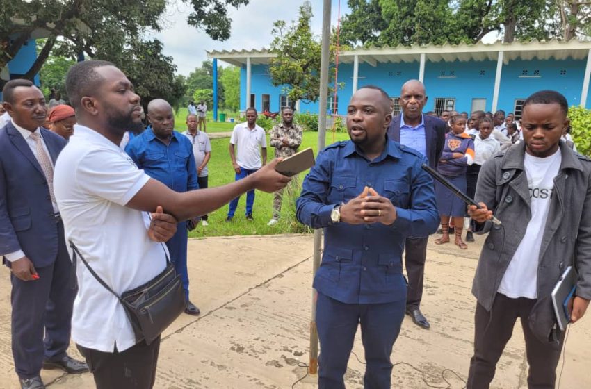  Kongo-Central 2 : le Proved Tshisekedi restitue l’argent cotisé par les élèves de l’Institut de la Cilu pour soutenir la population de l’Est et interdit cette pratique dans toutes les écoles de sa juridiction