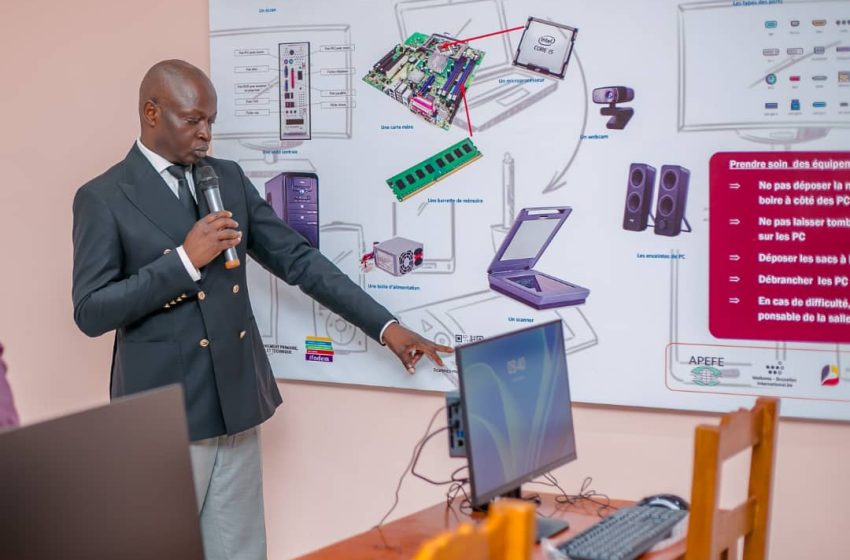  Éducation/Lubumbashi : le nouveau centre de ressources numériques mis en place par l’APEFE, inauguré par la ministre provinciale de l’éducation à l’école primaire d’application