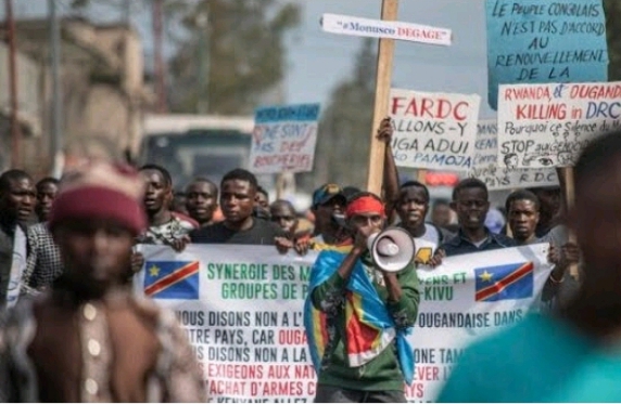  Situation sécuritaire à l’Est ; plusieurs manifestations à Kinshasa devant les ambassades de la Grande Bretagne et la  France accusées de soutenir Kigali